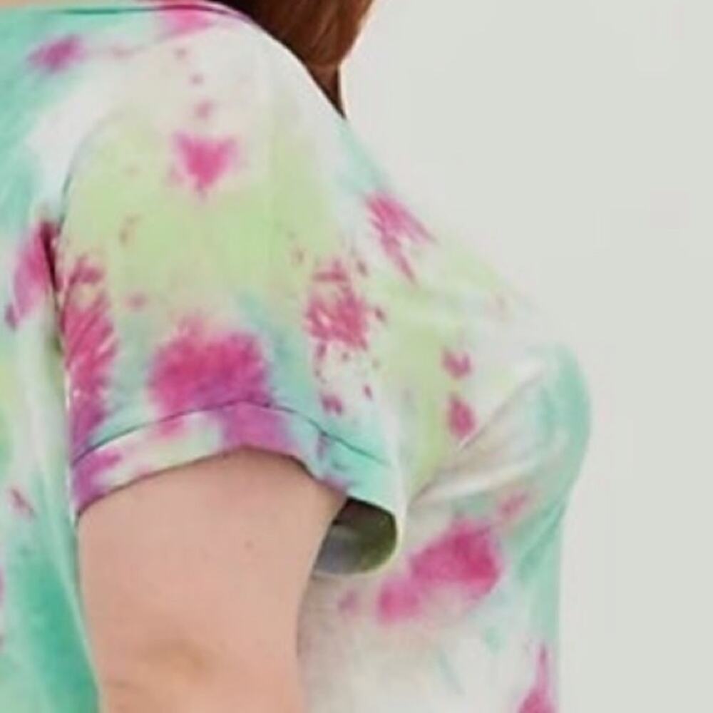 Torrid VIBES TIE-DYE LOVESICK TIE-FRONT TEE - Picture 2 of 9